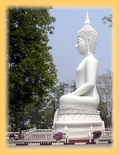 Weisser Buddha in Buri Ram
